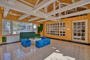 Xenious White House Eco Resort
