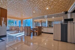 Xenious White House Eco Resort