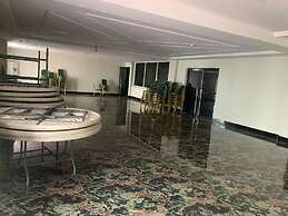 Omni Grand Hotel & Conference Centre