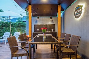 Sky Blue Private Pool Villa, Near Cham Am Beach