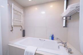 Tyms Stylish 3BR 2BA Apt Xujiahui Metro