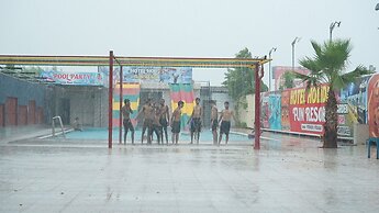Hotel Holiday Fun Resort