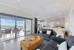 Zen Coastline Pool - Balcony Dining - Seaview