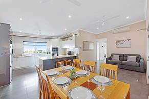 Zen Coastline Pool - Balcony Dining - Seaview