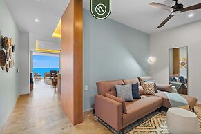 New Stylish 1 BR Condo - Ocean Views - Flex Room