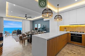 New Stylish 1 BR Condo - Ocean Views - Flex Room