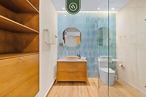 New Stylish 1 BR Condo - Ocean Views - Flex Room