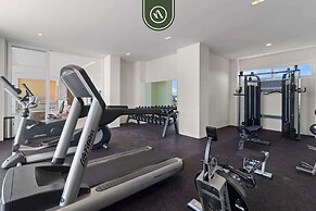 New Stylish 1 BR Condo - Ocean Views - Flex Room