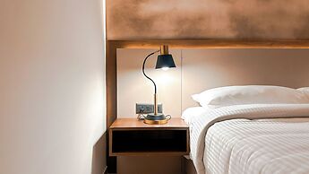 F HOTELS