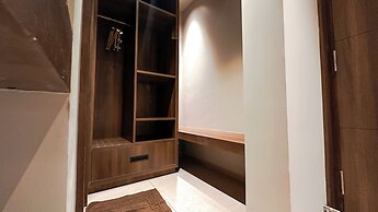 F HOTELS