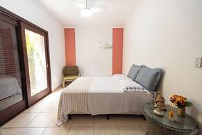 Casa com rea Gourmet e Quintal a 200 m da Praia