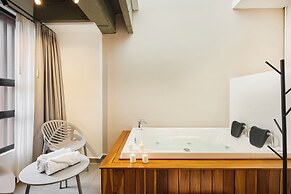 Hotel Attic 33