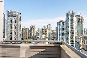 Luxe 2BR Condo w Skyline Views In-suite Laundry