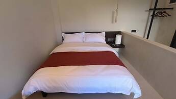 Mid Hill White Lodge