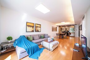 Tyms Luxury 2BR 1BA Apt Xujiahui Shops