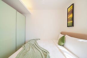 Tyms Luxury 2BR 1BA Apt Xujiahui Shops