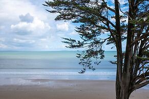 33 Beach Court - Direct Beach Access Sea Views