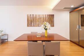 Tyms Cozy 2BR 1BA Apt Near Metro