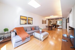 Tyms Cozy 2BR 1BA Apt Near Metro