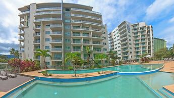 Apartment in the City with Pool and BBQ