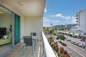 Apartment in the City with Pool and BBQ