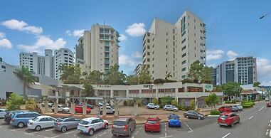 Apartment in the City with Pool and BBQ