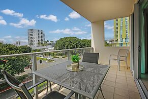 Apartment in the City with Pool and BBQ