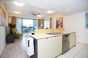 Apartment in the City with Pool and BBQ