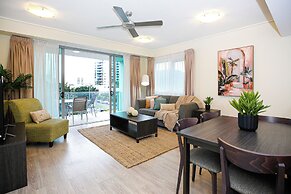 Apartment in the City with Pool and BBQ
