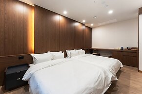 Shilla Legacy Hotel