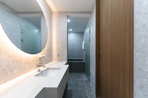 Shilla Legacy Hotel