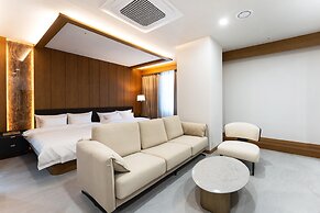 Shilla Legacy Hotel