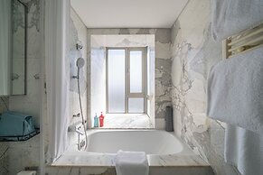Tyms 2BR 1BA Apt Xujiahui Metro