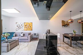 Tyms 2BR 1BA Apt Xujiahui Metro