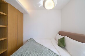 Tyms 2BR 1BA Apt Xujiahui Metro