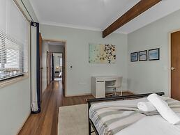 Hillcrest Retreat with River Views