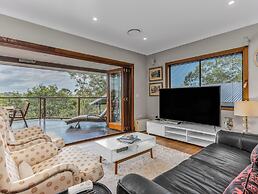 Hillcrest Retreat with River Views