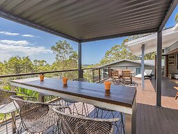 Hillcrest Retreat with River Views