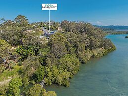Hillcrest Retreat with River Views