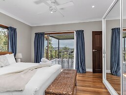 Hillcrest Retreat with River Views