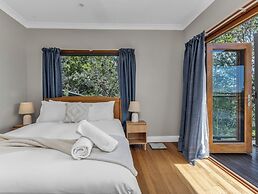 Hillcrest Retreat with River Views