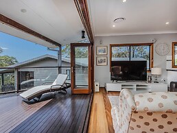 Hillcrest Retreat with River Views