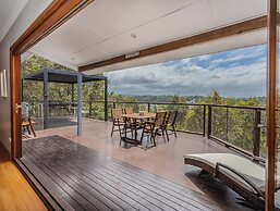 Hillcrest Retreat with River Views