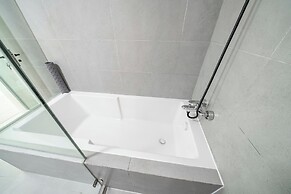 Tyms Stylish 3BR 2BA Apt Xujiahui Shops