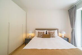 Tyms Stylish 3BR 2BA Apt Xujiahui Shops