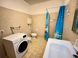 Spacious Apartment for six Guests