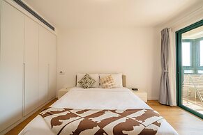 Tyms Spacious 4BR 2BA Apt Xujiahui