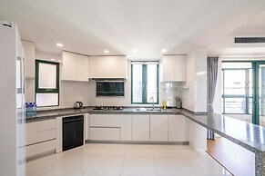 Tyms Spacious 4BR 2BA Apt Xujiahui
