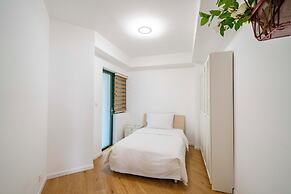 Tyms Spacious 4BR 2BA Apt Xujiahui
