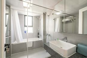 Tyms Spacious 4BR 2BA Apt Xujiahui